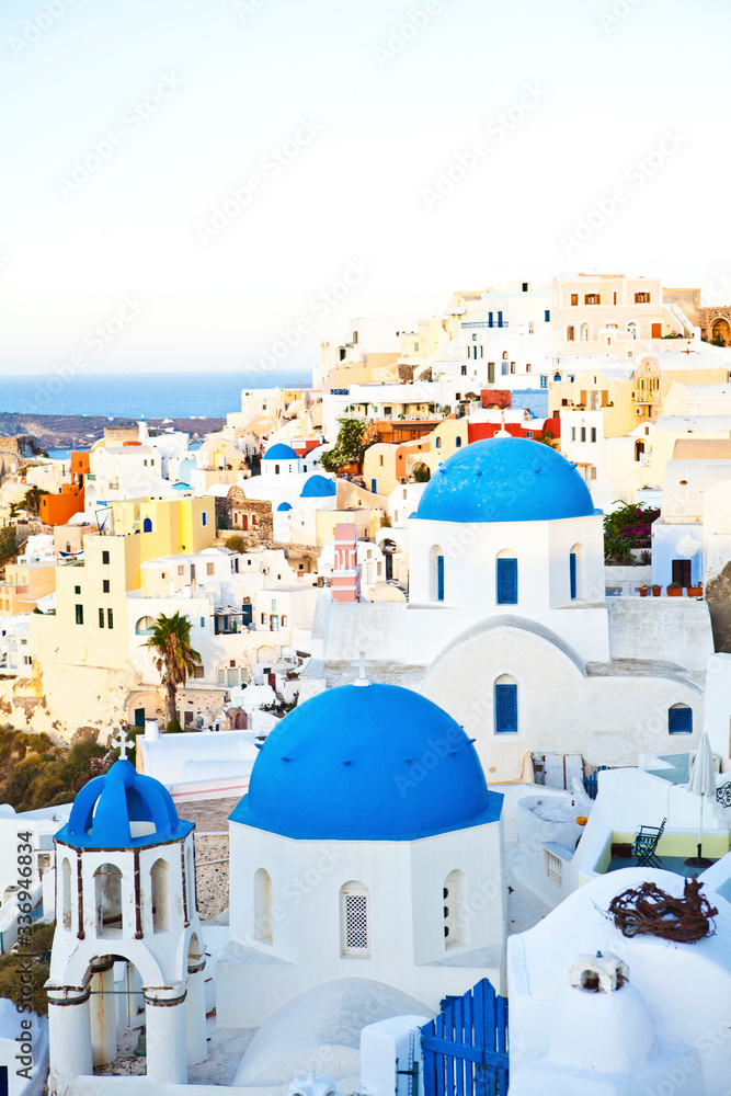 Naklejka premium church in oia santorini greece