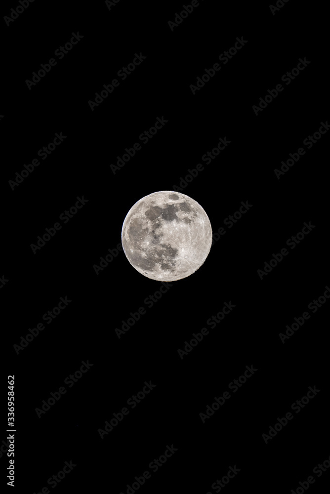 Naklejka premium Night view of a super moon