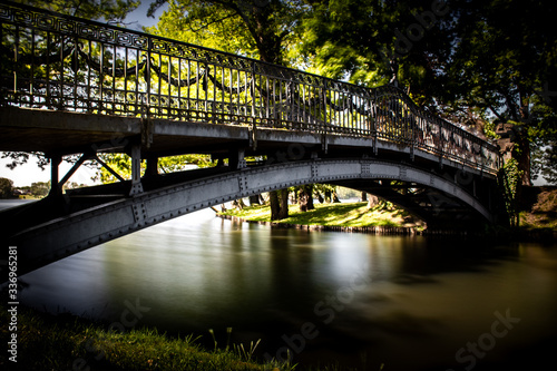 Fototapeta Naklejka Na Ścianę i Meble -  sehr alte Brücke im Sonnenschein 