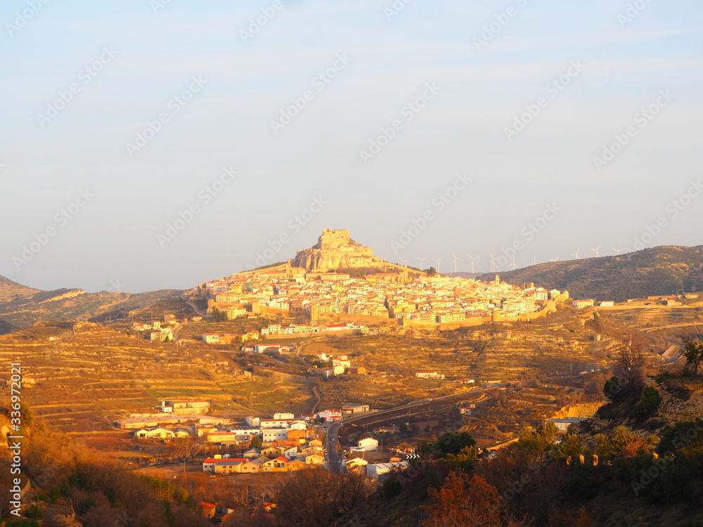 Fototapeta premium Vistas exteriores de la ciudad fortificada de Morella, en El Maestrazgo.