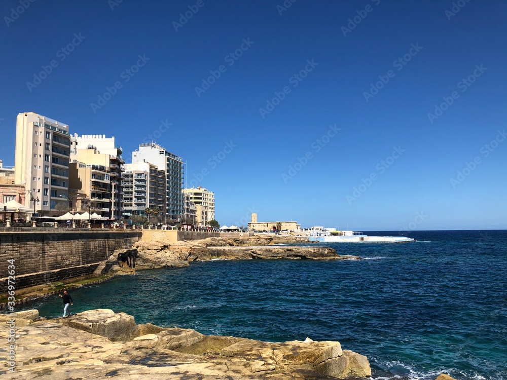 Naklejka premium Sliema rough coast