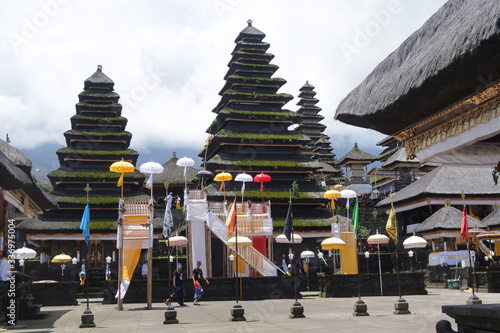 Paisajes bonitos en indonesia naturaleza y arquitectura photo