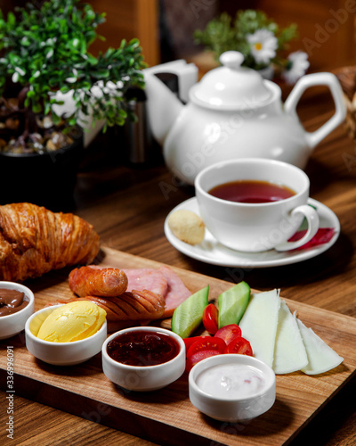 breakfast set with black tea ___