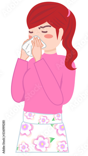 ティッシュで鼻をかむ女性