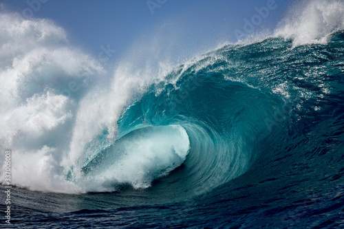 wave of the sea © Sacha Specker