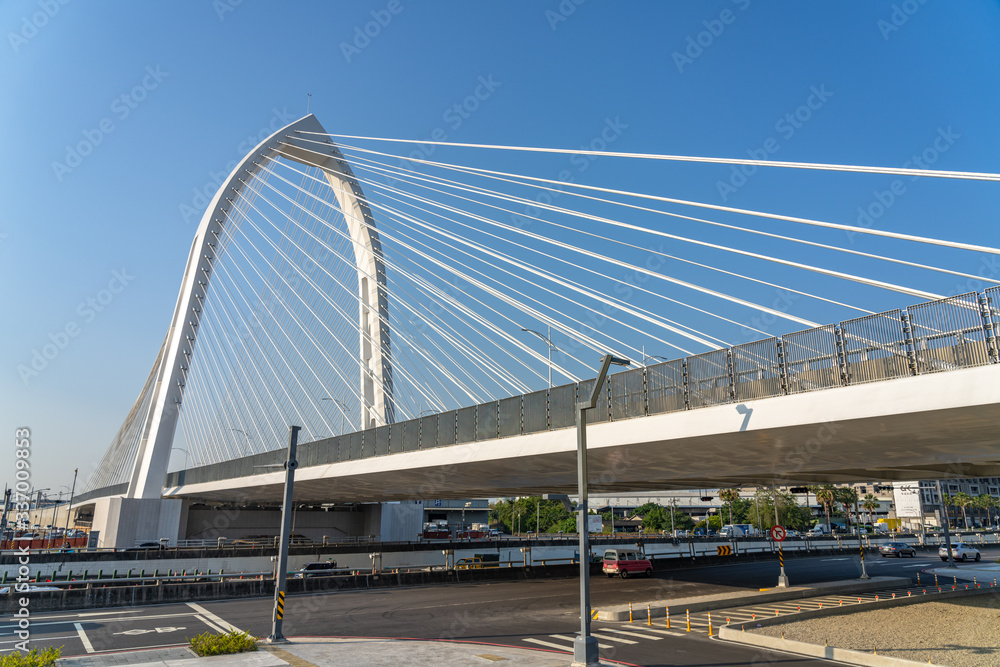 Fototapeta premium Konan Ai-Qin Bridge, Central Taiwan Science Park. The new landmark in Taichung City, Taiwan