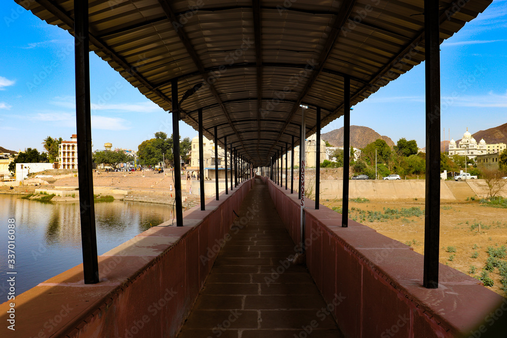 Leading the lines and symmetry. Leading the lines and symmetry.