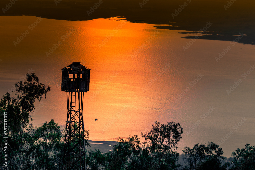 The background of the twilight evening in the blurring of the sunset during the day, overlooking the lake Observatory tower, the beauty of the viewpoint according to tourist attractions The background of the twilight evening in the blurring of the sunset during the day, overlooking the lake Observatory tower, the beauty of the viewpoint according to tourist attractions