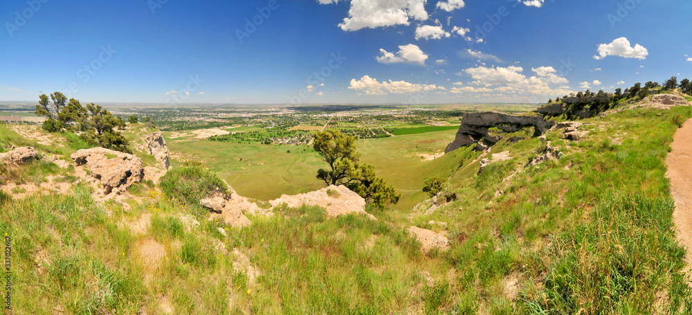 Obraz premium Scotts Bluff National Monument - ocated west of the City of Gering in western Nebraska, United States.