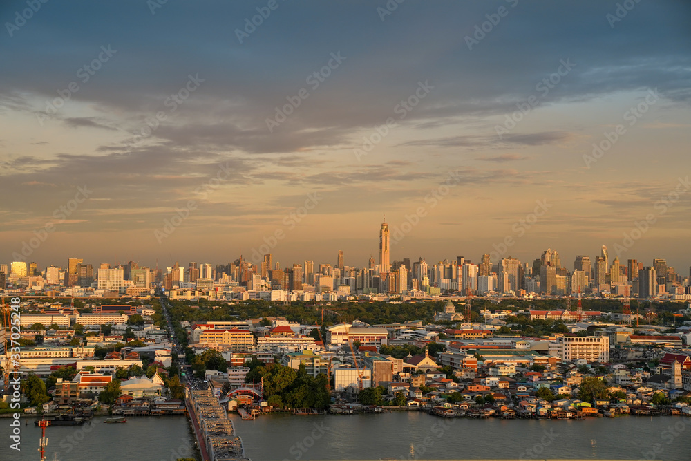 Obraz premium Bangkok skyline Chao phraya river ,bird eye view 