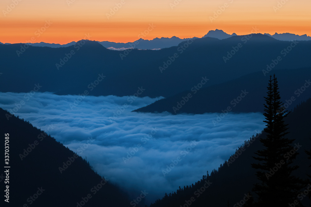 Mountain landscape at dawn, Cascade range, Mt. Ranier National Park, Washington, USA Mountain landscape at dawn, Cascade range, Mt. Ranier National Park, Washington, USA