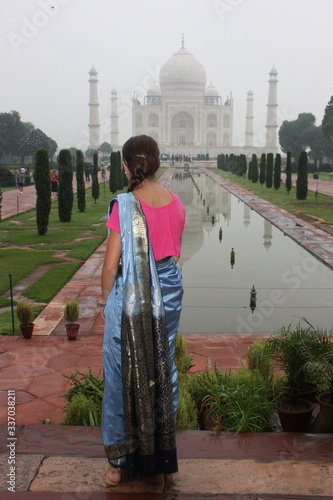 MIRANDO EL TAJ MAHAL