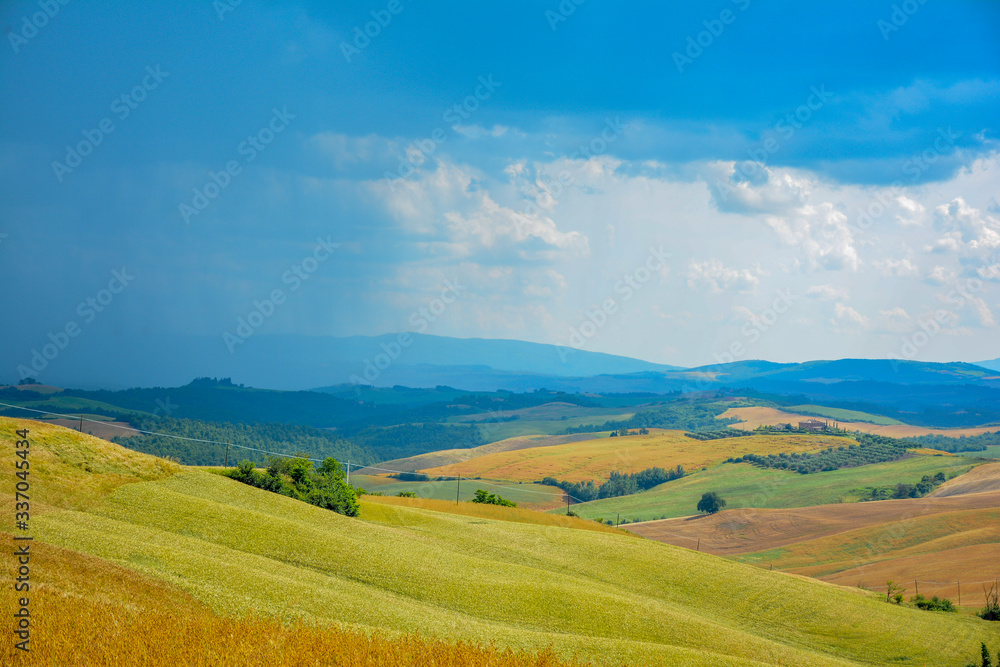 Fototapeta premium colors of the Tuscan countryside in the province of Siena
