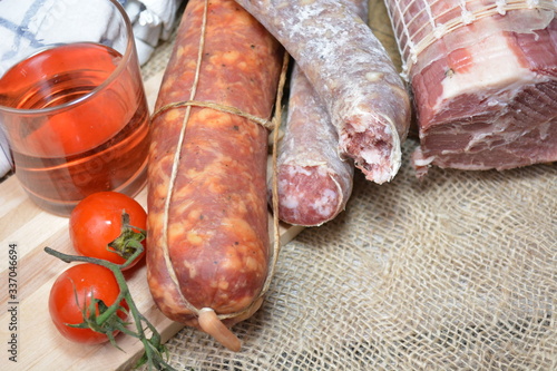 tipici salami e salsicce di maiale del sud italia