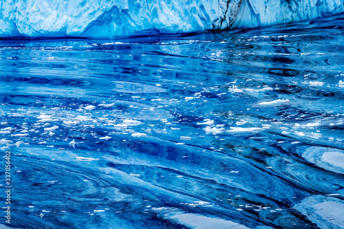 Valokuva Snow Mountains Blue Glaciers Refection Dorian Bay Antarctica