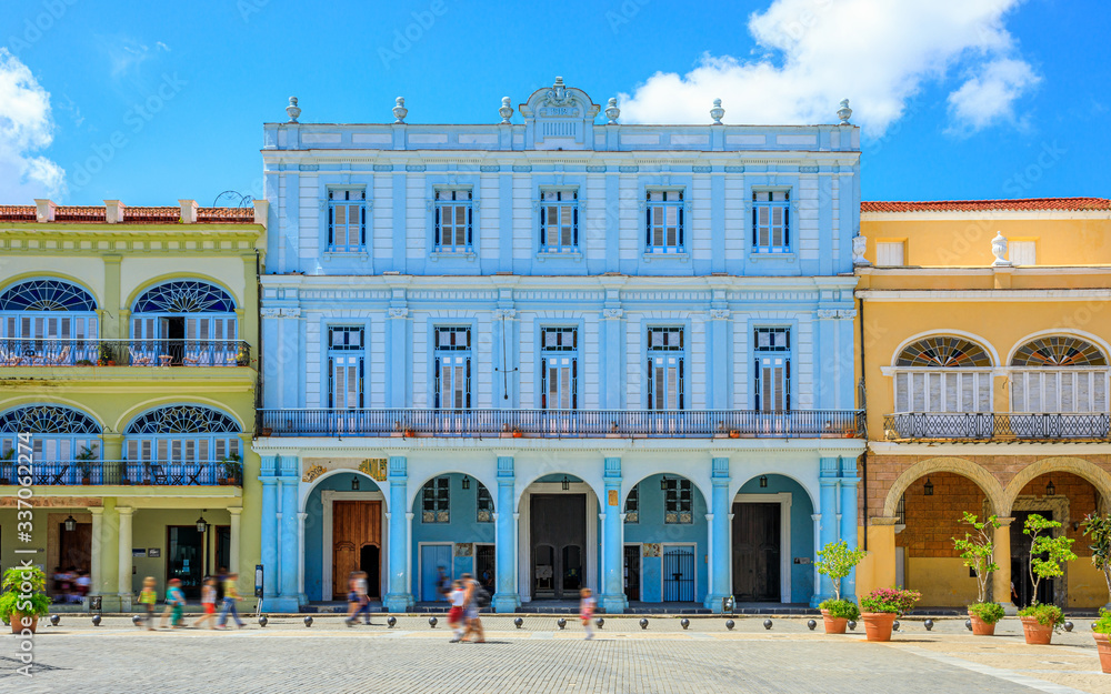 Havana Cuba View of Plaza Vieja colored houses with a sunny blue sky. - obrazy, fototapety, plakaty 