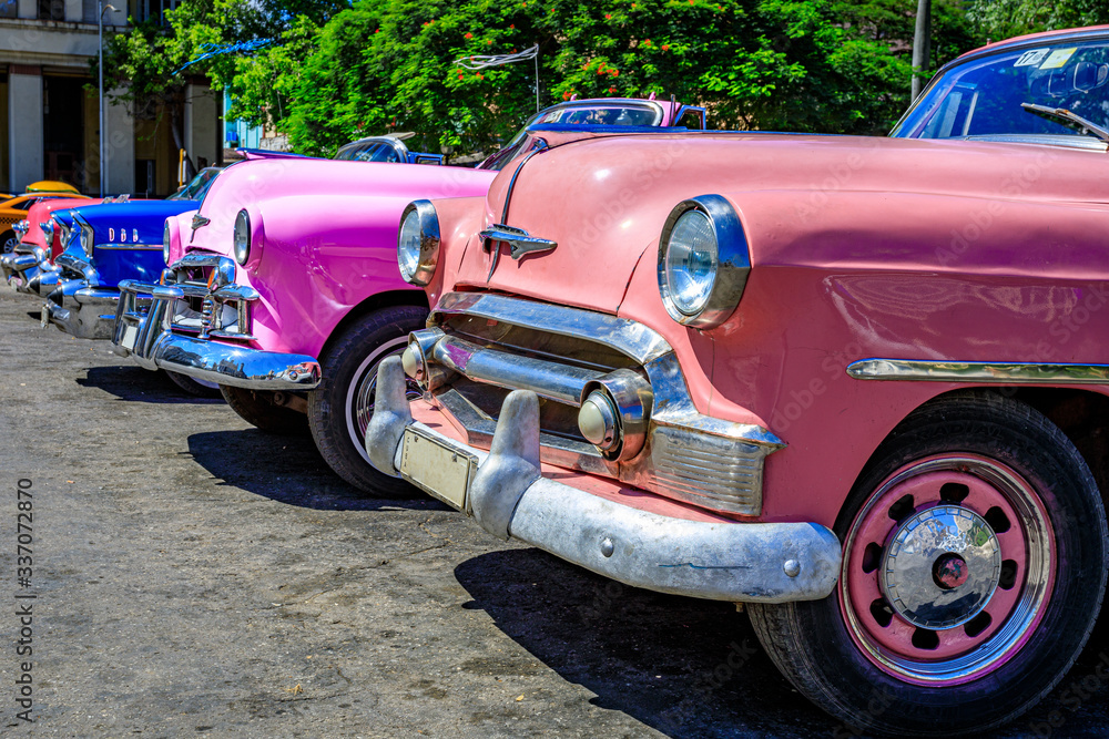 Havan Cuba Colorful pink group of classic oldtimer american cars an ...