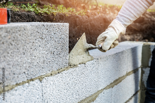 wall construction from expanded clay blocks, applying mortar with trowel