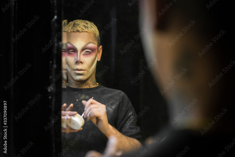 Drag Queen Contouring Face Make-up Drag Queen Contouring Face Make-up