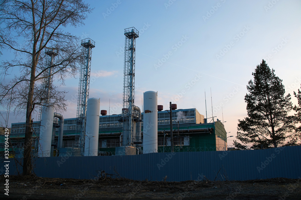 building of an oil refining plant in Russia