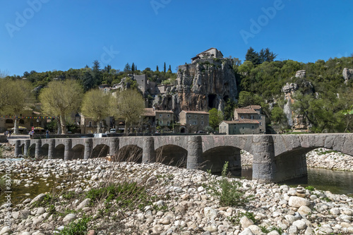 Village de la Beaume en Ardèche , au printemps photo