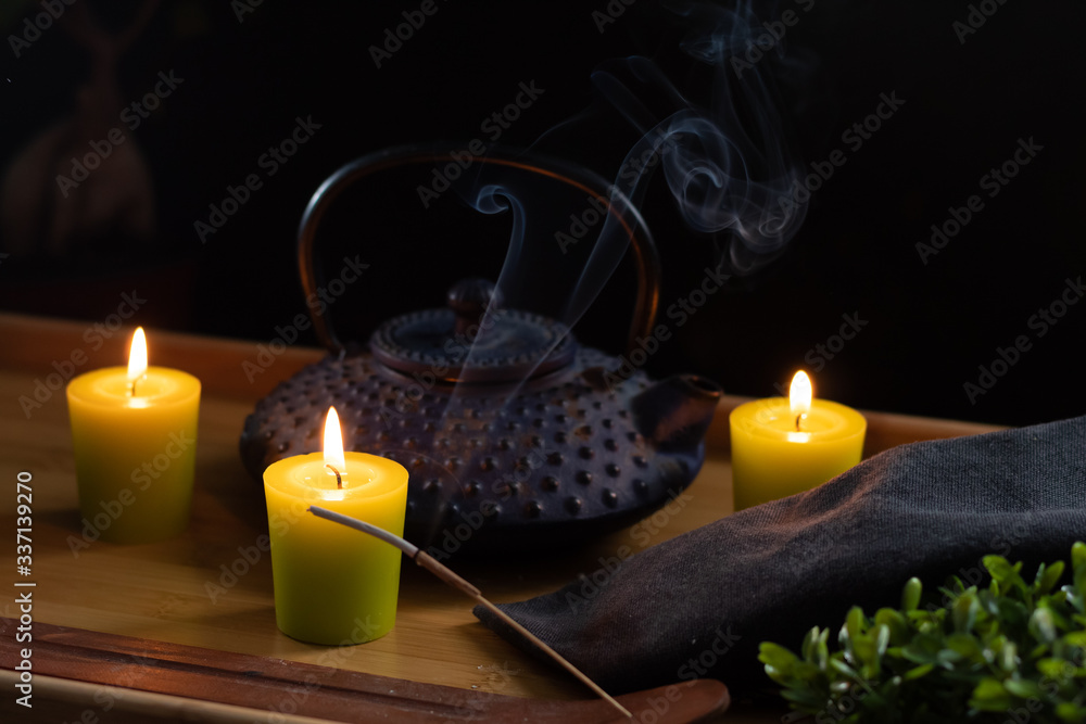 Obraz premium Wooden tray with teapot and ornamental objects from oriental culture. Selective focus