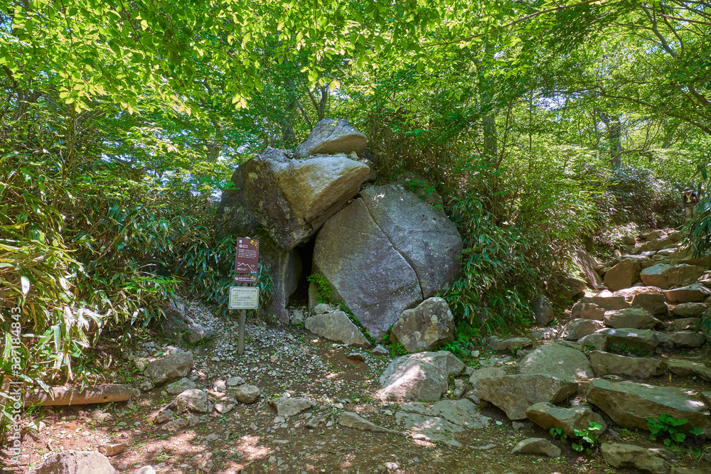 Naklejka premium 茨城の百名山 筑波山パワースポット（ガマ石）