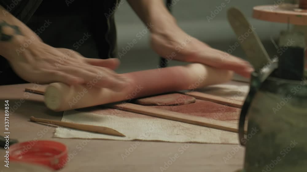 Ceramist work in the workshop. Ceramist work in the workshop.