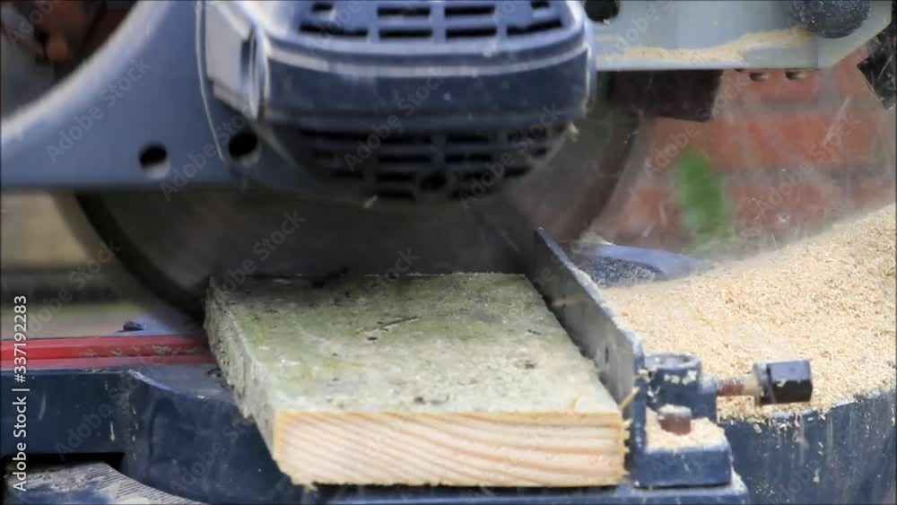 cutting wood with a circular saw, sound
cutting wood with a circular saw, sound