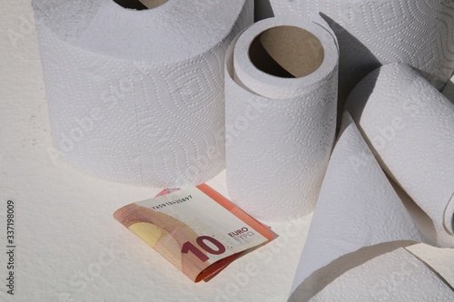 
toilettenpapier   geldschein euro
 photo