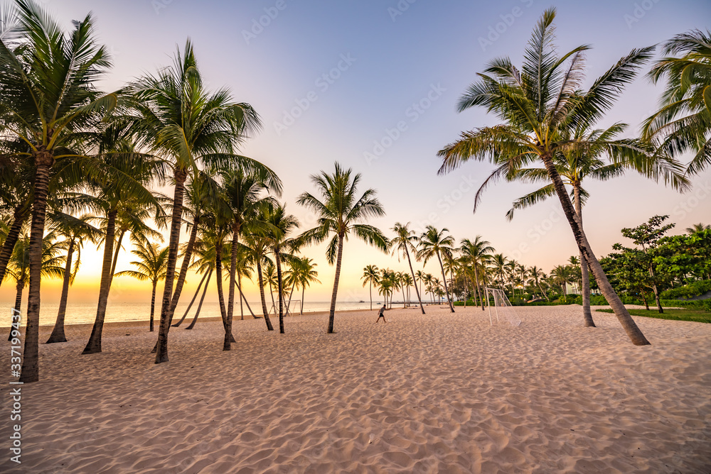 Obraz premium Phu Quoc Island Coastal Scenery During Sunset, Vietnam, a Popular Tourism Destination for Summer Vacation in Southeast Asia, with Tropical Climate and Beautiful Landscape.
