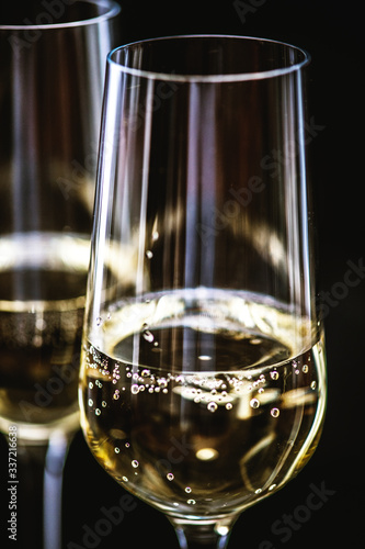 Canvas Print Two glasses of sparkling wine