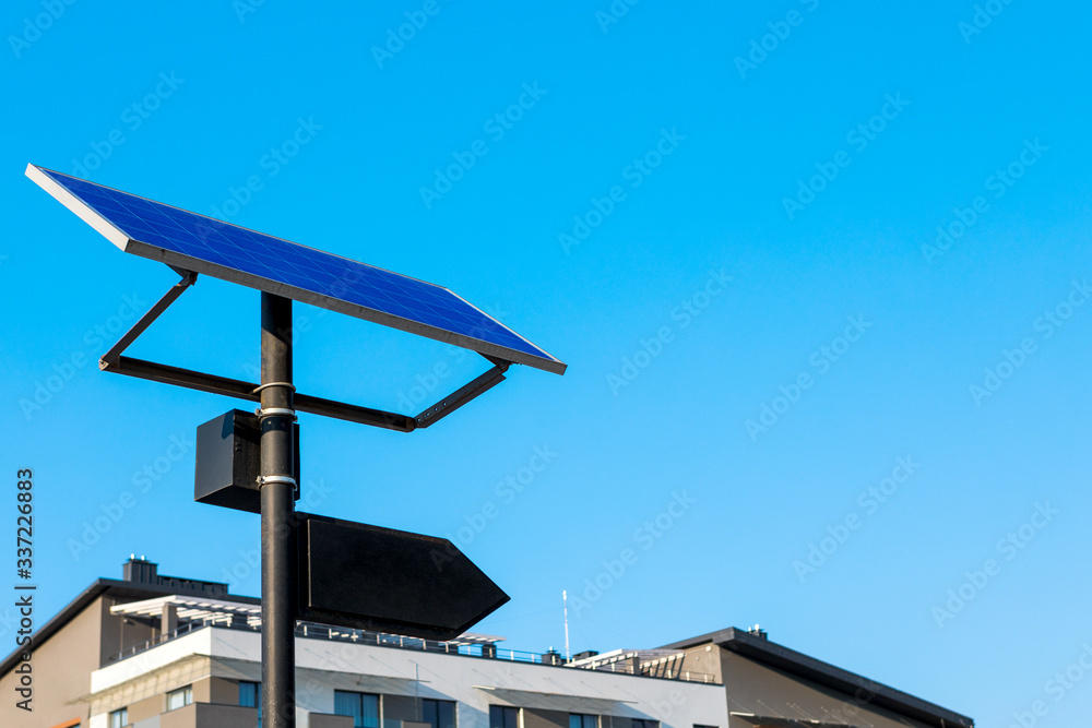 Obraz premium Solar panel mounted on a pole. Solar panel mounted on a pole