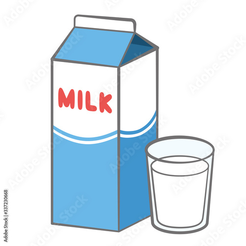 紙パックの牛乳とコップに注いだ牛乳