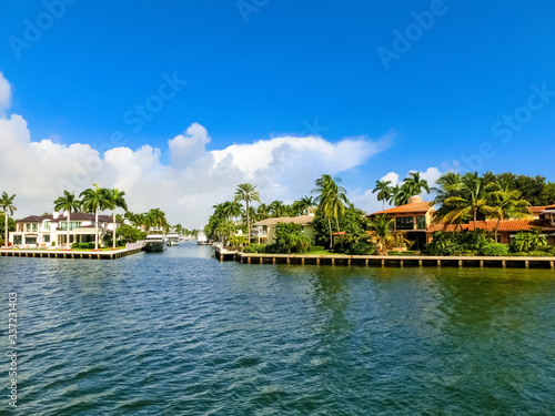 Luxury mansion in exclusive part of Fort Lauderdale © Solarisys