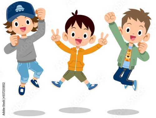 ジャンプする男の子
