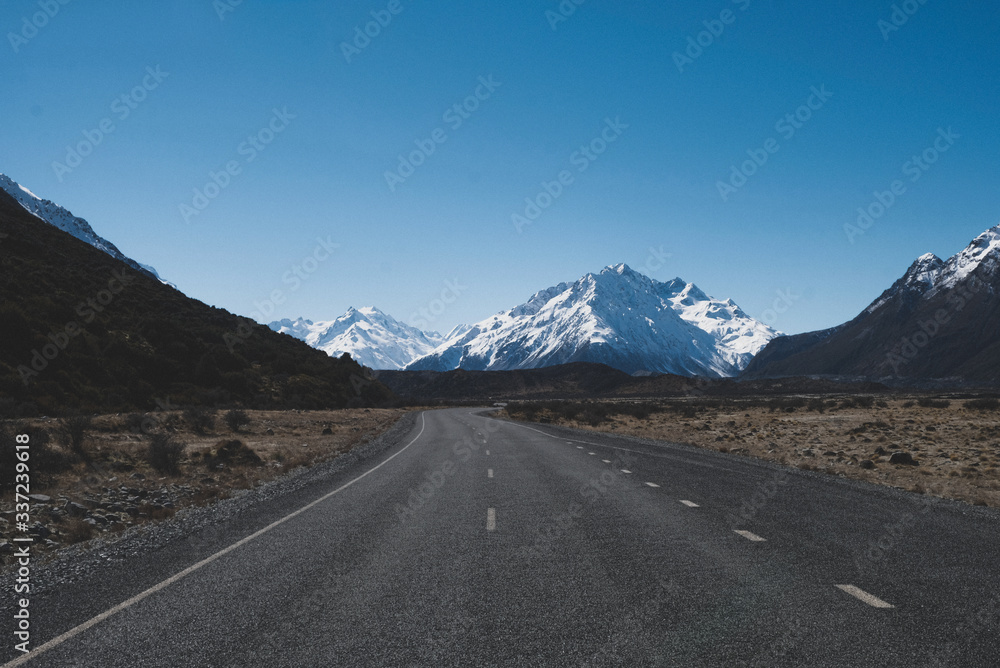 Fototapeta premium Middle of the road. Mountain view