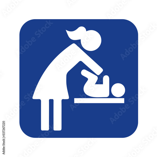carte ou bandeau pour le change d'un bébé avec une femme et son bébé en blanc sur un carré bleu sur fond blanc