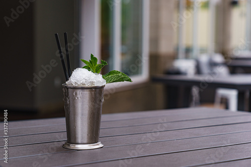 Φωτογραφία mint julep craft cocktail