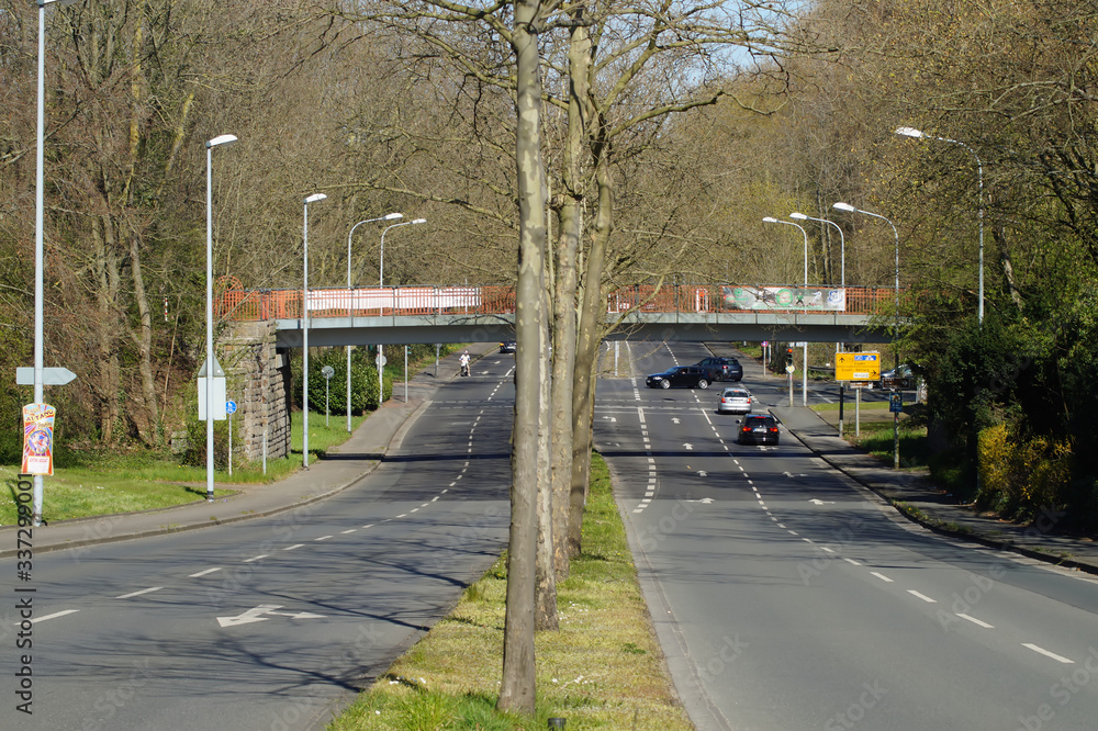 Blick vom Dorf Saarn Richtung Mendener Brücke in Mülheim an der Ruhr