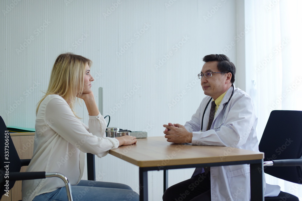 Fototapeta premium Beautiful girl consulted the doctor