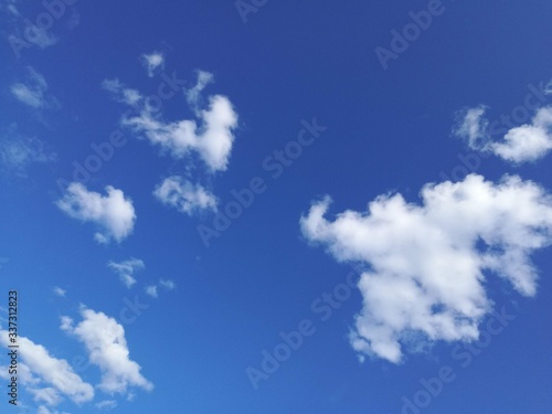 niebieskie niebo  b    kit  chmura