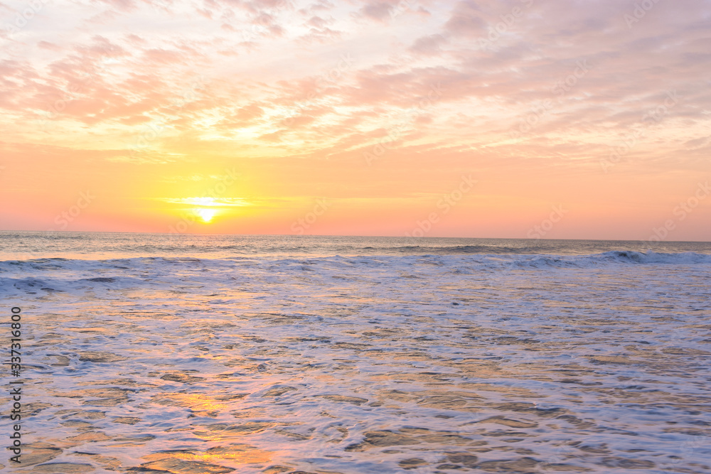 Obraz premium sunset over the sea