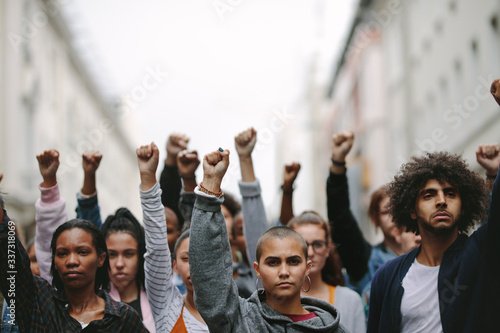 Cuadro en lienzo Activists protesting on the street