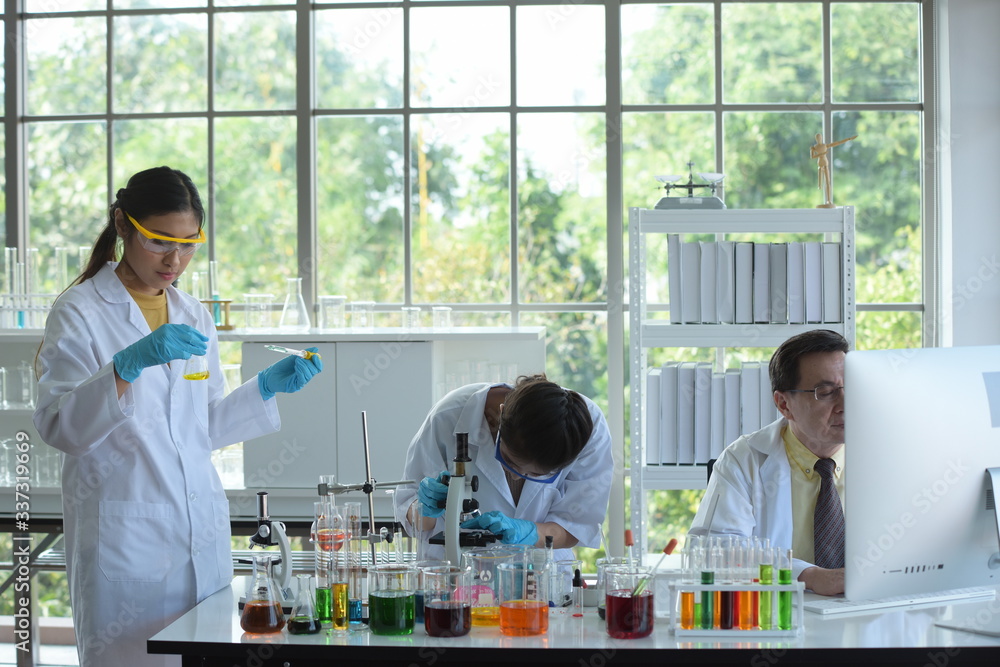 Scientists working in laboratory Scientists working in laboratory