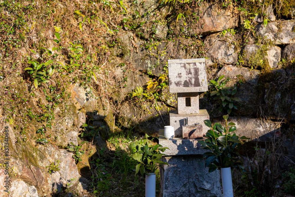 小さな祠