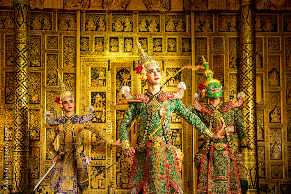Obraz premium Pantomime show. The story of Ramayana during the execution of Tosakan. Khon Thai dancing.