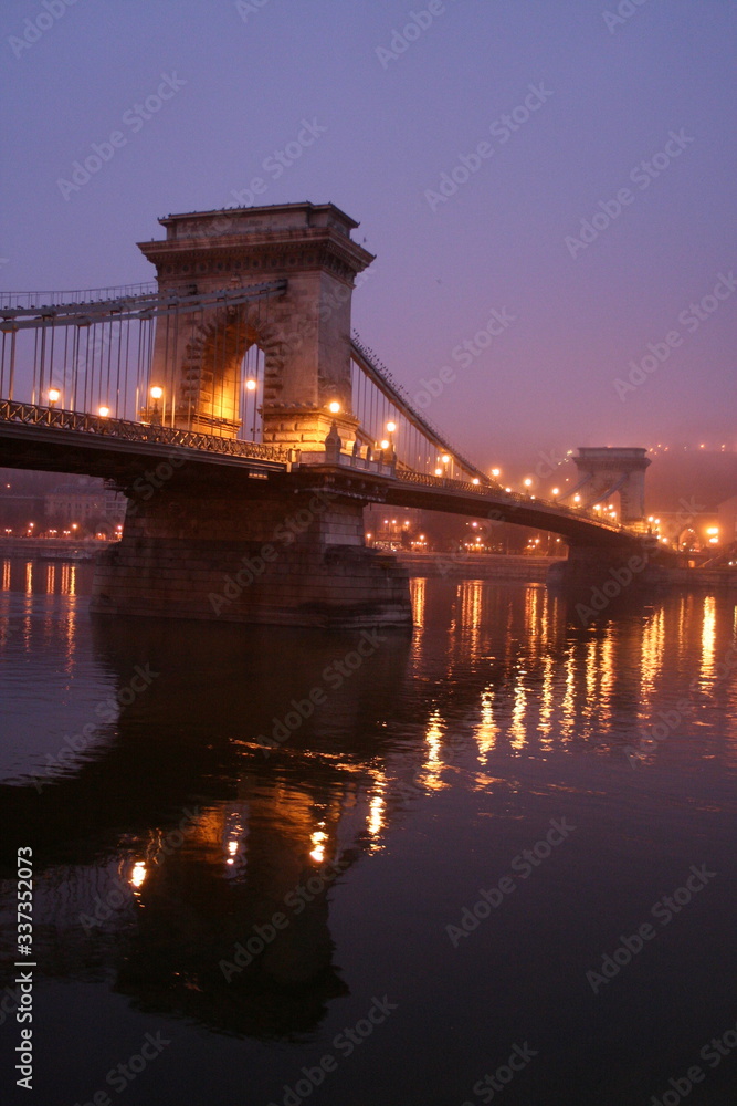 Fototapeta premium chain bridge in budapest