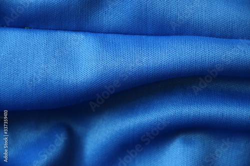 fondo azul textil con reflejos de luz blanca