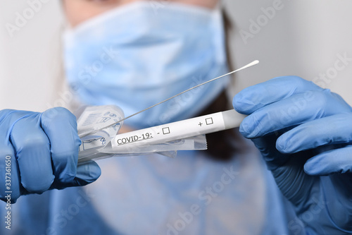 test covid-19 coronavirus nasopharyngé épidémie laboratoire dépistage photo